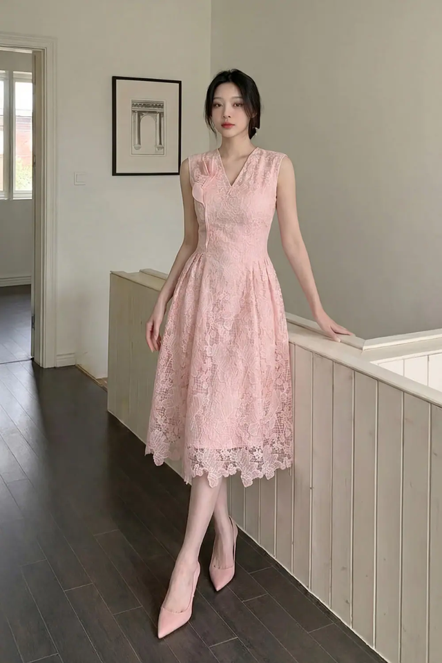 Rạng rỡ hơn cùng các thiết kế ren trong trang phục - Ảnh 2.