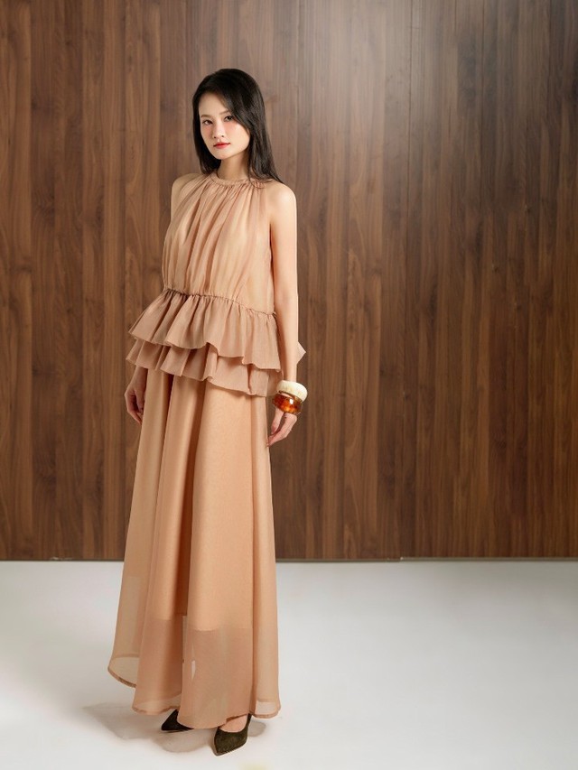 Tô điểm nét ngọt ngào cùng áo dáng phồng đầu xuân- Ảnh 7. Tô điểm nét ngọt ngào cùng áo dáng phồng đầu xuân- Ảnh 7.