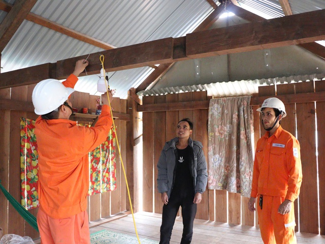 Điện về vùng lõm giữa đại ngàn Trường Sơn - Ảnh 6.