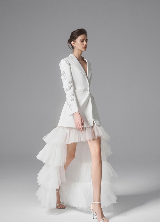 Vũ điệu ánh sáng trong những thiết kế váy tiệc- Ảnh 7. Vũ điệu ánh sáng trong những thiết kế váy tiệc- Ảnh 7.