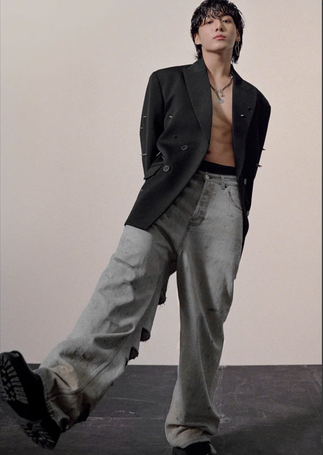 Nam ca sĩ g&acirc;y tranh c&atilde;i v&igrave; livestream uống rượu, văng tục - Ảnh 1.