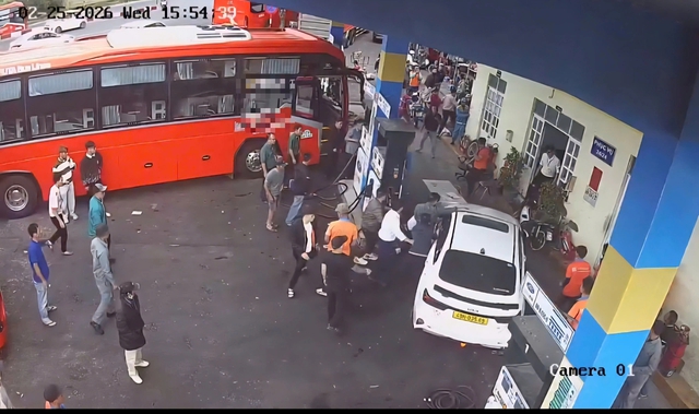 Bắt khẩn cấp t&agrave;i xế l&aacute;i &ocirc; t&ocirc; t&ocirc;ng 7 người tại bến xe ở Đ&agrave; Lạt - Ảnh 1.