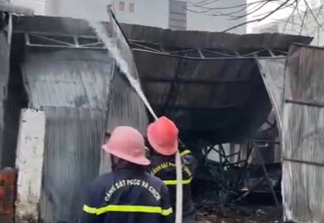 Ch&aacute;y kho xe điện ở Gia Lai- Ảnh 2.