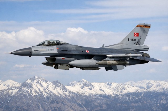 Tiêm kích F-16 Thổ Nhĩ Kỳ rơi trong lúc điều tra tín hiệu radar ở biên giới- Ảnh 1. Tiêm kích F-16 Thổ Nhĩ Kỳ rơi trong lúc điều tra tín hiệu radar ở biên giới- Ảnh 1.