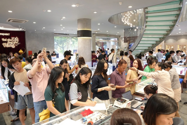 Giá vàng tăng trong ngày Thần tài- Ảnh 3. Giá vàng tăng trong ngày Thần tài- Ảnh 3.