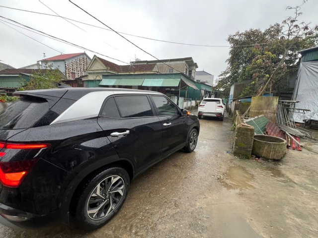 Khởi tố tài xế 'khóa đầu, khóa đuôi' xe người khác ở Hà Tĩnh- Ảnh 2. Khởi tố tài xế 'khóa đầu, khóa đuôi' xe người khác ở Hà Tĩnh- Ảnh 2.