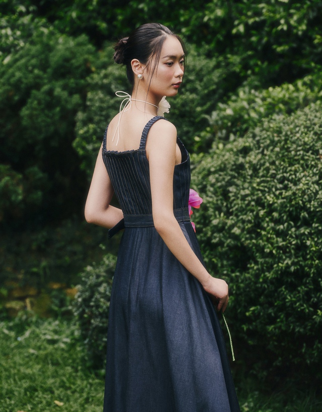 Đầu xuân, nàng diện váy dài thanh lịch xuống phố- Ảnh 1.