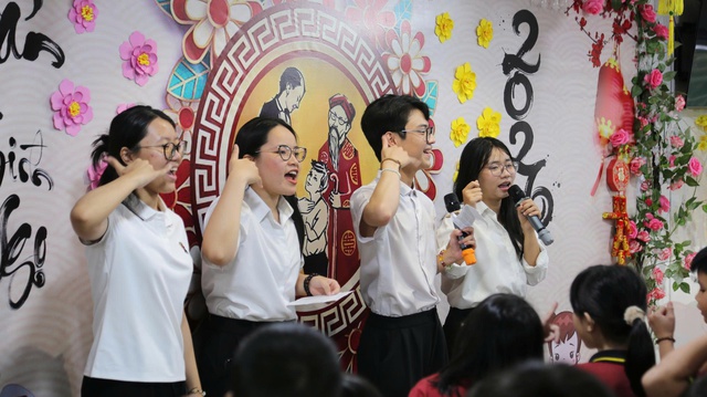 Nhóm sinh viên cùng ‘Góp nắng xuân’ một cách ý nghĩa - Ảnh 2.