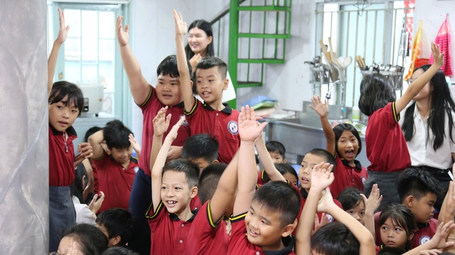 Nhóm sinh viên cùng ‘Góp nắng xuân’ một cách ý nghĩa - Ảnh 3.