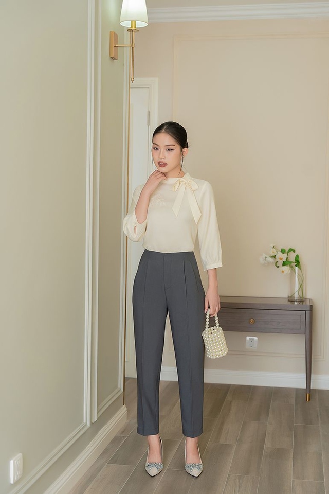 Áo blouse sánh đôi cùng quần baggy, tối giản mà vẫn sành điệu- Ảnh 4.