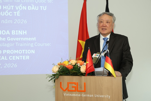 Phó thủ tướng dự khai giảng đào tạo quản lý Trung tâm tài chính quốc tế - Ảnh 1.