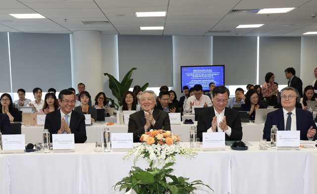 Phó thủ tướng dự khai giảng đào tạo quản lý Trung tâm tài chính quốc tế - Ảnh 3.