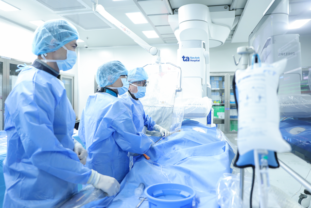 Bệnh viện đầu ti&ecirc;n tại Việt Nam cấy m&aacute;y tạo nhịp tim kh&ocirc;ng d&acirc;y thế hệ mới - Ảnh 3.