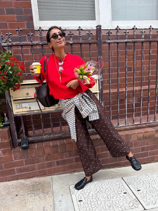 Mùa mốt năm nay, kiểu quần này đang dần thay thế quần denim - Ảnh 2.