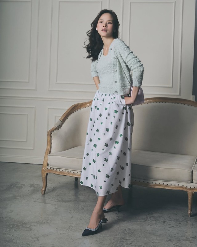 Cardigan, thiết kế áo khoác mỏng hữu dụng lúc giao mùa- Ảnh 3. Cardigan, thiết kế áo khoác mỏng hữu dụng lúc giao mùa- Ảnh 3.