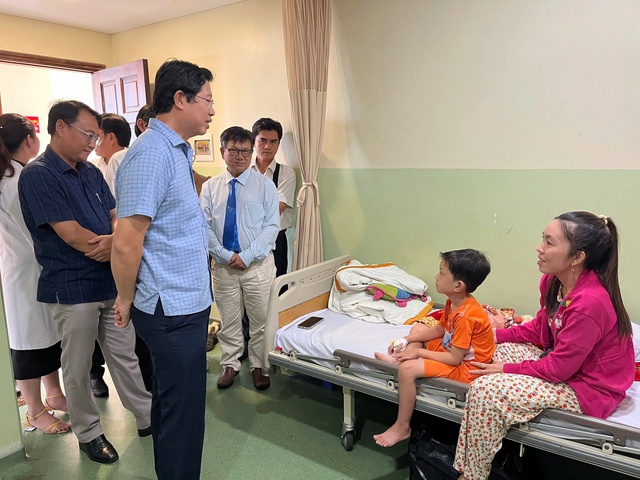 72 người nghi ngộ độc do ăn bánh mì Hồng Ngọc 12 - Ảnh 1.