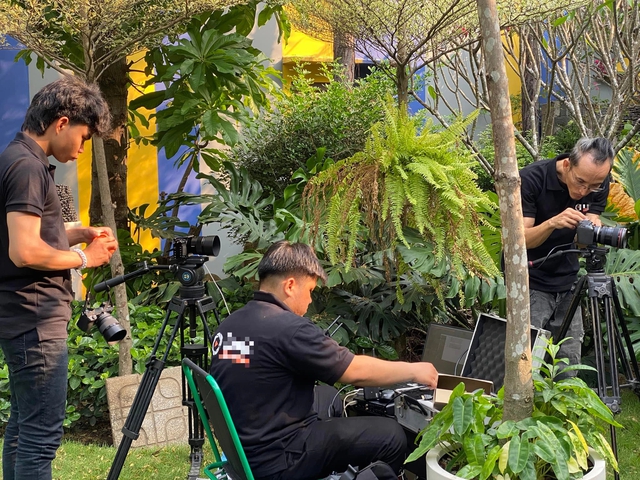 AI đang dần làm thế việc của studio, người trẻ làm ngành này liệu có thất nghiệp? - Ảnh 1.