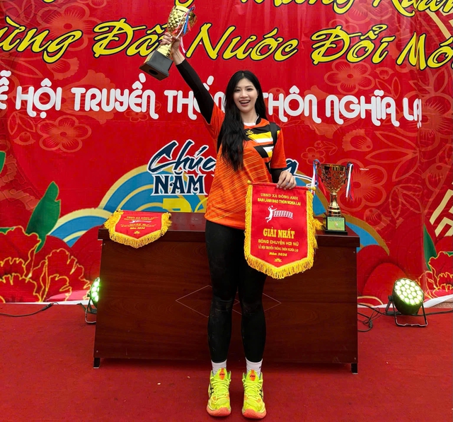 &lsquo;Đ&ocirc; vật hot girl&rsquo; g&acirc;y sốt mạng x&atilde; hội - Ảnh 1.