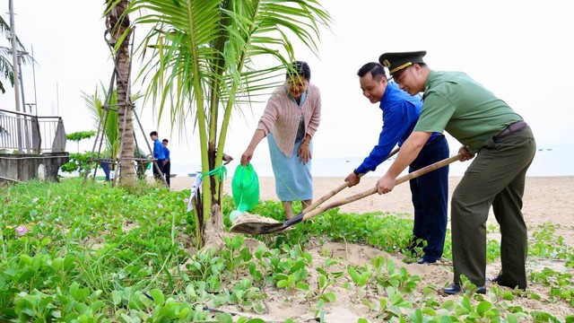 'Nước ấm v&ugrave;ng cao' lan tỏa nghĩa t&igrave;nh trong ng&agrave;y ra qu&acirc;n Th&aacute;ng Thanh ni&ecirc;n- Ảnh 1.