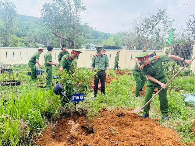 'Nước ấm v&ugrave;ng cao' lan tỏa nghĩa t&igrave;nh trong ng&agrave;y ra qu&acirc;n Th&aacute;ng Thanh ni&ecirc;n- Ảnh 2.