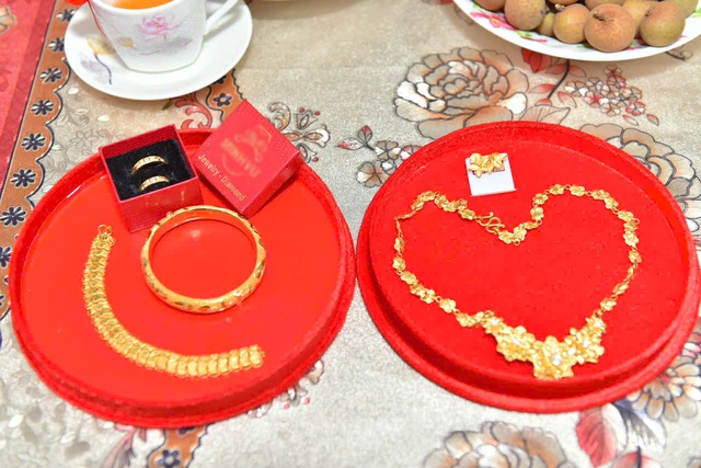 Giá vàng tăng, nhiều cặp đôi ‘đứng hình’ chuyện cưới hỏi - Ảnh 1.