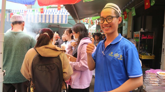 Tạm nghỉ công việc chính cả tháng, người Hồi giáo tại TP.HCM xoay xở ra sao? Haha- Ảnh 2. Tạm nghỉ công việc chính cả tháng, người Hồi giáo tại TP.HCM xoay xở ra sao? Haha- Ảnh 2.