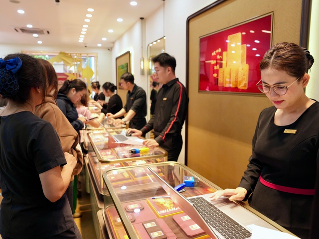 Gi&aacute; v&agrave;ng h&ocirc;m nay 27.2.2026: Giảm gần triệu đồng sau ng&agrave;y v&iacute;a Thần t&agrave;i- Ảnh 1.