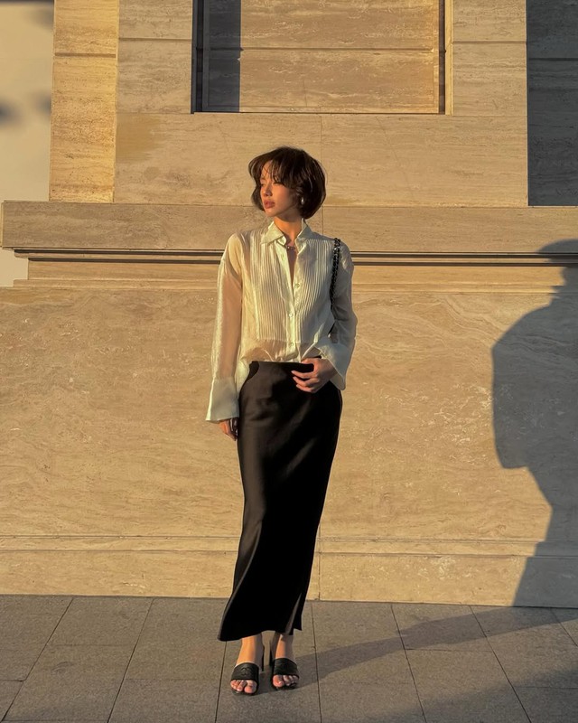 Chân váy dài trở lại, tạo luồng gió mới cho thời trang công sở- Ảnh 1. Chân váy dài trở lại, tạo luồng gió mới cho thời trang công sở- Ảnh 1.