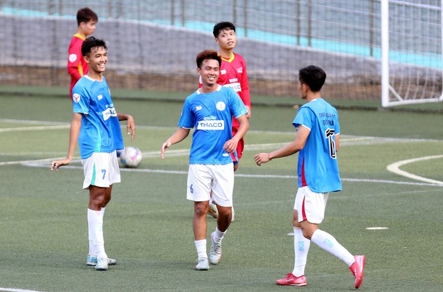  Tân binh có HLV ngoại tạo ấn tượng trước VCK - Ảnh 8.