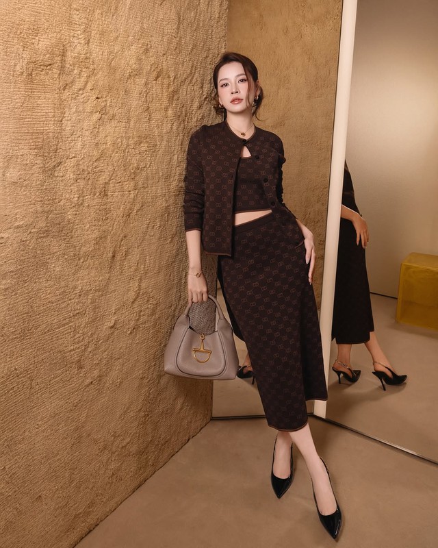 Chân váy dài trở lại, tạo luồng gió mới cho thời trang công sở- Ảnh 3. Chân váy dài trở lại, tạo luồng gió mới cho thời trang công sở- Ảnh 3.