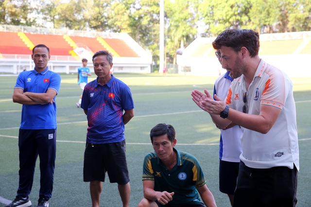  Tân binh có HLV ngoại tạo ấn tượng trước VCK - Ảnh 7.