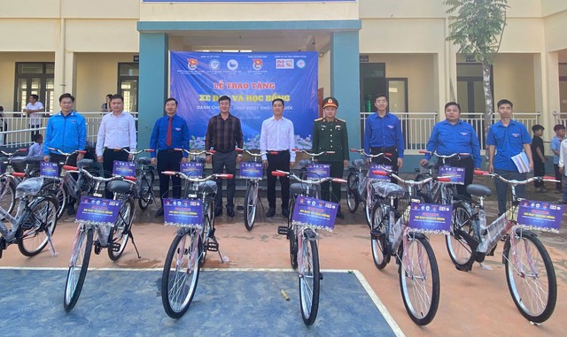 Tháng Thanh niên: 'Điều lớn nhất là niềm tin của bà con'- Ảnh 3. Tháng Thanh niên: 'Điều lớn nhất là niềm tin của bà con'- Ảnh 3.