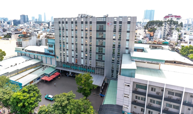 Vì sao Bệnh viện Bình Dân là biểu tượng ngoại khoa phía nam 70 năm qua?- Ảnh 2.