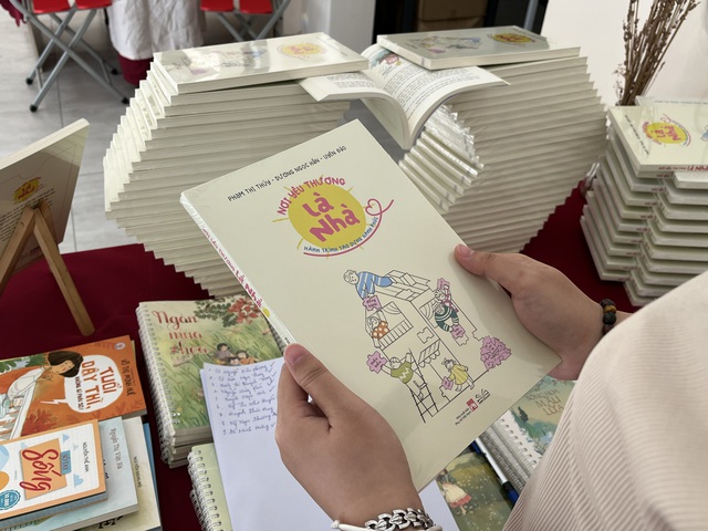 Học cách sống hạnh phúc qua cuốn sách ' Nơi yêu thương là nhà ' năm 2026 - Ảnh 3. Học cách sống hạnh phúc qua cuốn sách ' Nơi yêu thương là nhà ' năm 2026 - Ảnh 3.