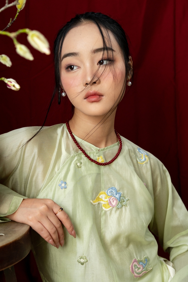 Áo dài 2026, giữ hồn Việt trên nền lụa xưa- Ảnh 4.