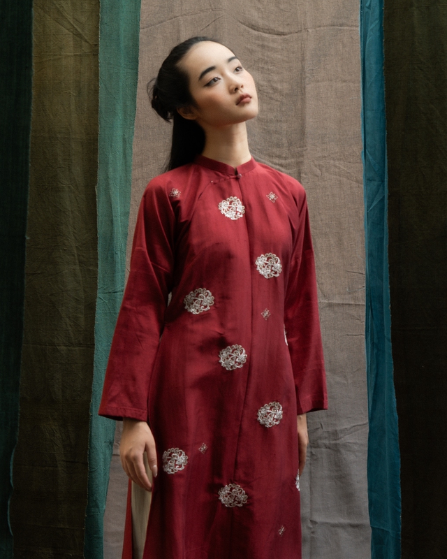 Áo dài 2026, giữ hồn Việt trên nền lụa xưa- Ảnh 1.