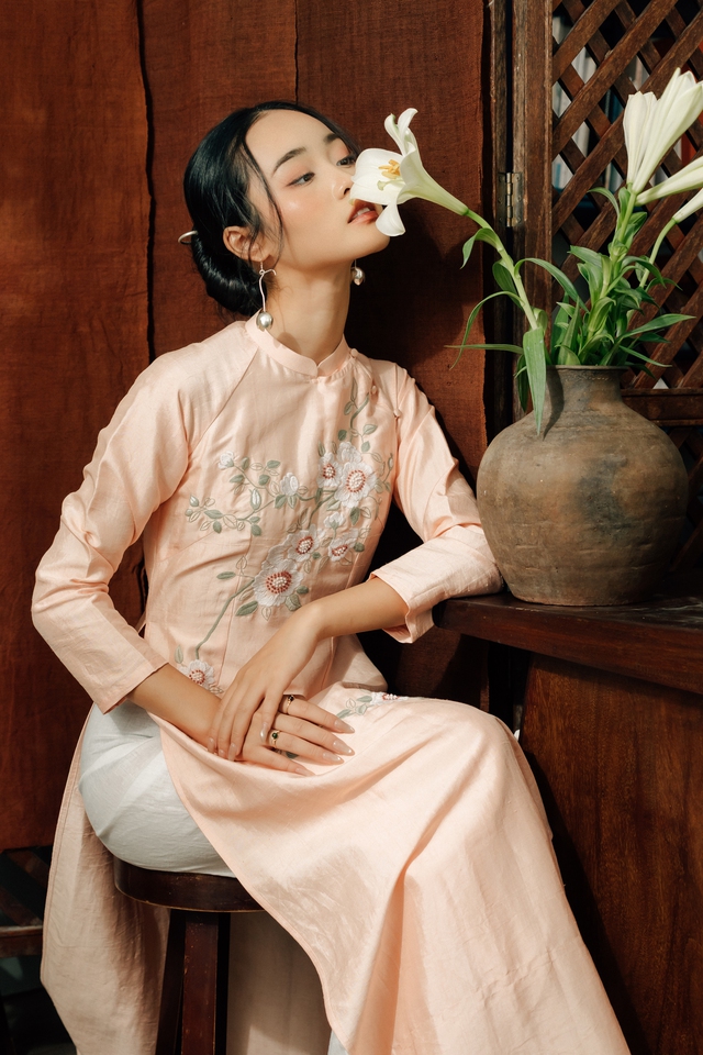 Áo dài 2026, giữ hồn Việt trên nền lụa xưa- Ảnh 7.