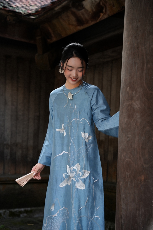 Áo dài 2026, giữ hồn Việt trên nền lụa xưa- Ảnh 10.
