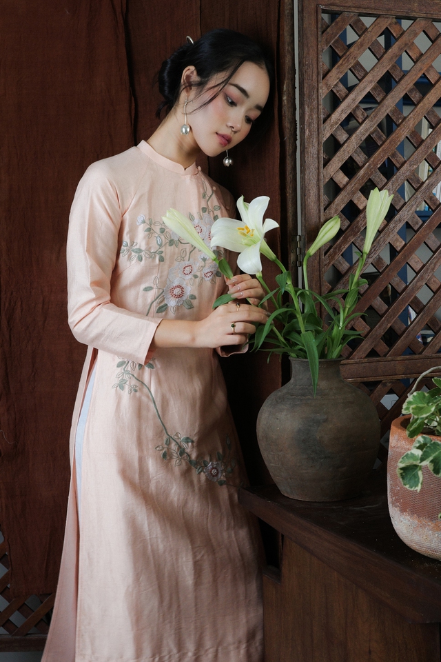 Áo dài 2026, giữ hồn Việt trên nền lụa xưa- Ảnh 8.