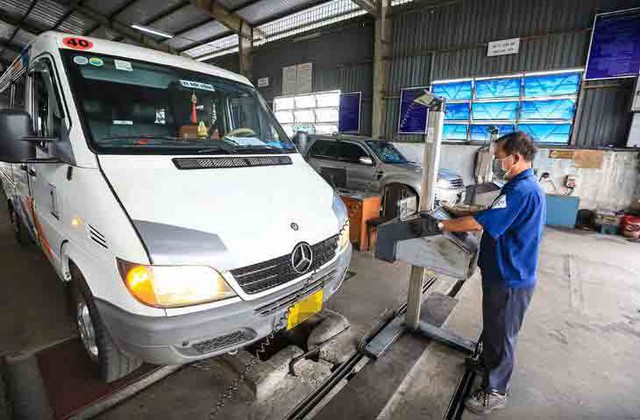 Giúp người dân xử lý xe không đạt chuẩn khí thải- Ảnh 1. Giúp người dân xử lý xe không đạt chuẩn khí thải- Ảnh 1.