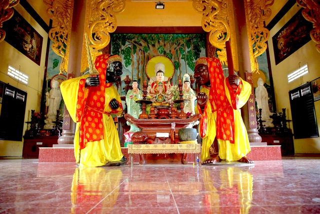 Chùa cổ cùng hai pho tượng đá với huyền tích trồi lên từ lòng đất- Ảnh 2.