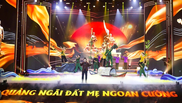 Thủ tướng Phạm Minh Chính dự chương trình nghệ thuật về Thủ tướng Phạm Văn Đồng- Ảnh 2. Thủ tướng Phạm Minh Chính dự chương trình nghệ thuật về Thủ tướng Phạm Văn Đồng- Ảnh 2.