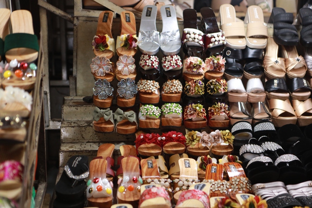 Chợ T&acirc;n Định n&iacute;u ch&acirc;n kh&aacute;ch bằng những gi&aacute; trị thủ c&ocirc;ng - Ảnh 5.