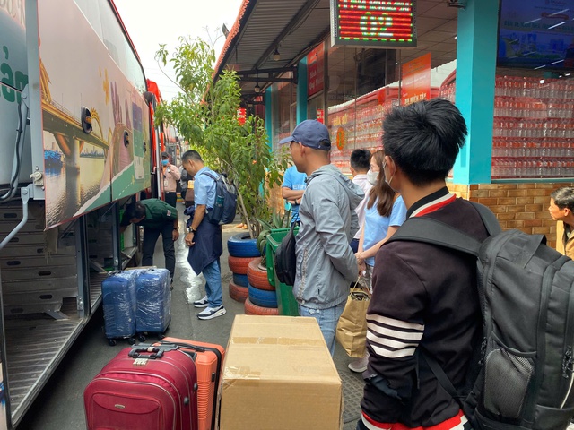 Đi tàu xe cả chục tiếng về quê ăn tết: Làm sao để đỡ say, bớt mệt? - Ảnh 2.