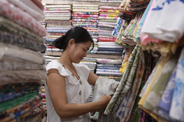 Chợ T&acirc;n Định n&iacute;u ch&acirc;n kh&aacute;ch bằng những gi&aacute; trị thủ c&ocirc;ng - Ảnh 3.