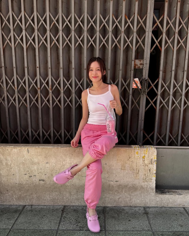 Trang phục hồng trắng: Công thức mặc đẹp để khởi đầu ngày mới - Ảnh 4.