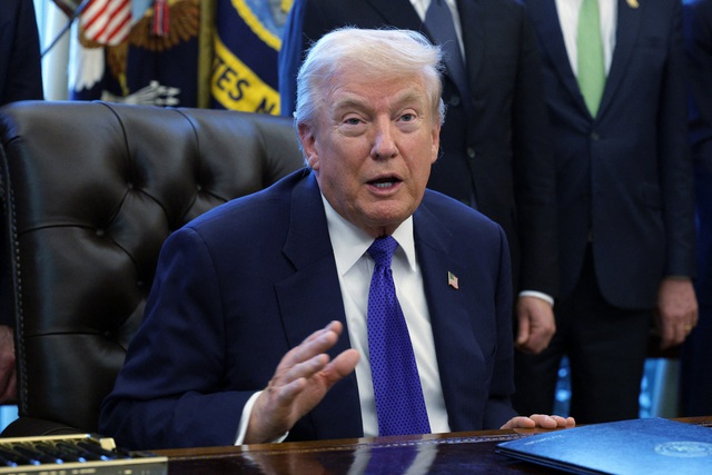 &Ocirc;ng Trump muốn Đại học Harvard nộp 1 tỉ USD - Ảnh 1.