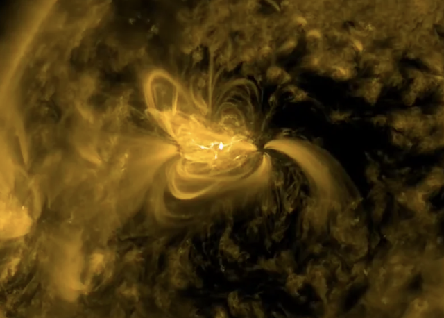 B&atilde;o mặt trời mạnh nhất 2026 t&iacute;nh tới h&ocirc;m nay tấn c&ocirc;ng: Cảnh b&aacute;o của chuy&ecirc;n gia - Ảnh 1.