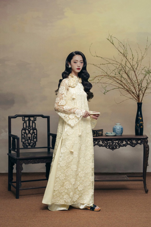 Áo dài sequin , denim và ren: Xu hướng mới cho tết 2026 đầy phong cách - Ảnh 6. Áo dài sequin , denim và ren: Xu hướng mới cho tết 2026 đầy phong cách - Ảnh 6.