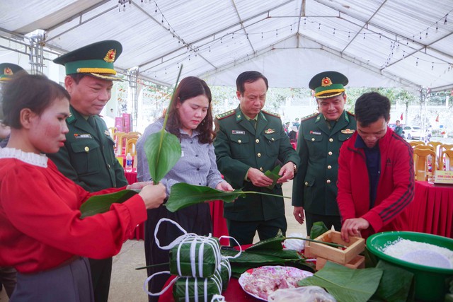 Chuyện tử tế: Ấm l&ograve;ng với xu&acirc;n bi&ecirc;n ph&ograve;ng- Ảnh 1.